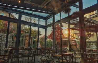 Bon Bouquet Café & Lounge